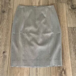 𝅺White House Black Market Gray Skirt NWT